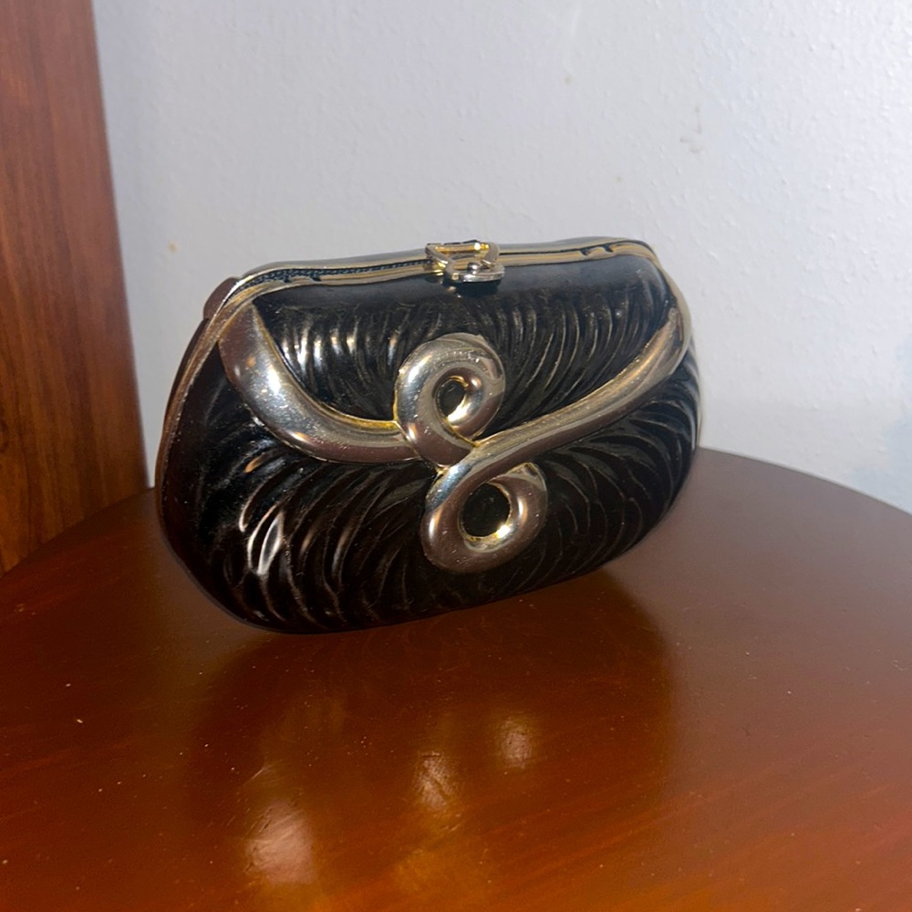 Metal clutch
